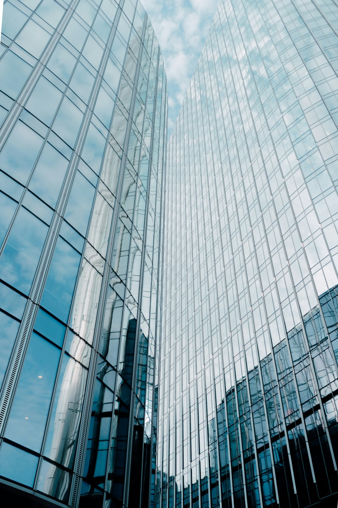 חמישה טיפים לניהול כספים אפקטיבי לעסקים עם קרלוס ששון