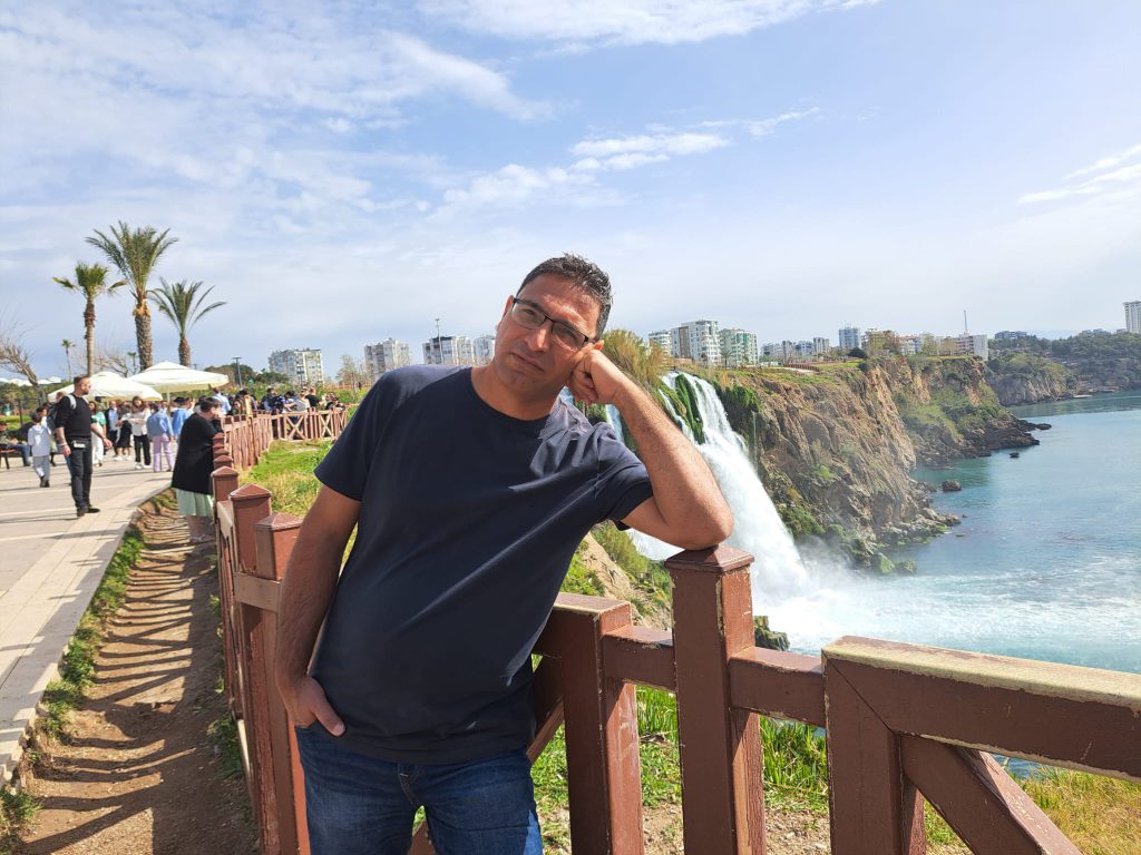 רונן הלל מומחה ניהול מוניטין דיגיטלי